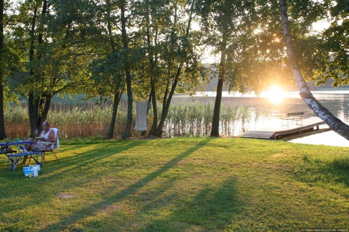 wieczór nad jeziorem