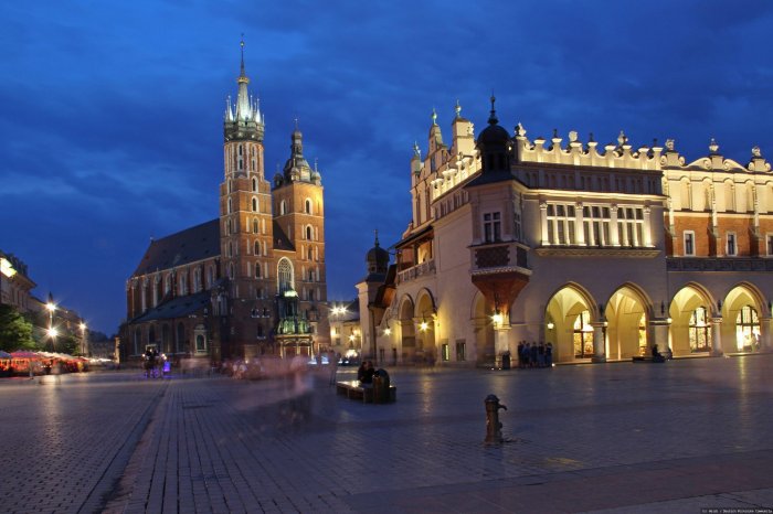 Nachtaufnahme von der Marienkirche