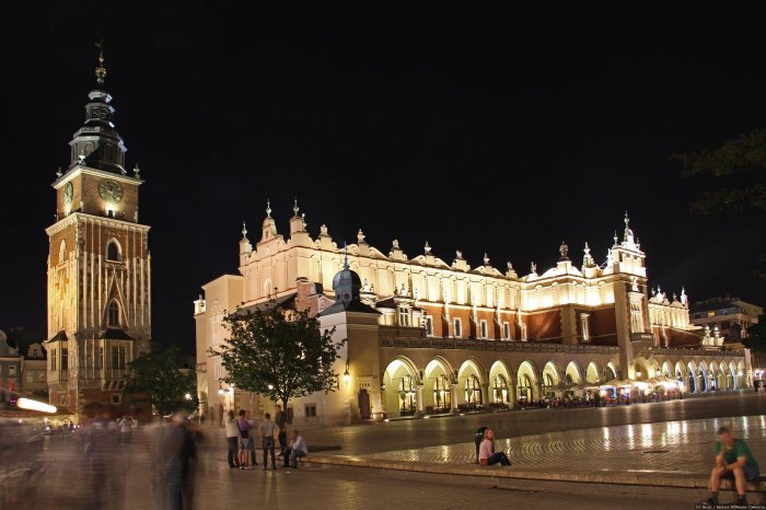 Rathausturm und Tuchhallen