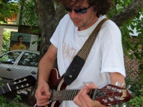 Karolek Santana czy Brian May?