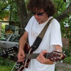 Karolek Santana czy Brian May?